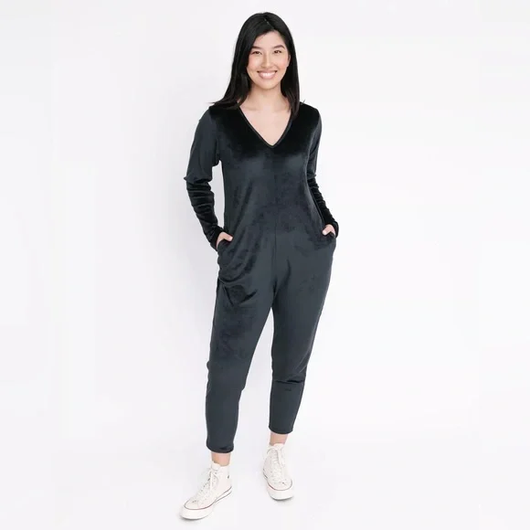 🆕🖤NEW SMASH + TESS VELOUR ROMPER 🖤🆕 - Picture 3 of 10